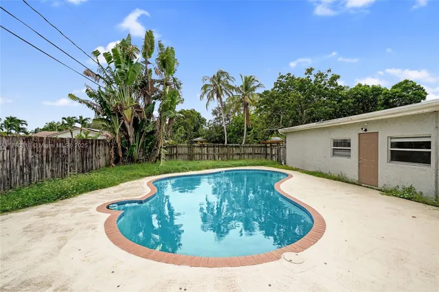 $772,500 | 1000 Northwest 17th Avenue, Boca Raton, FL 33486