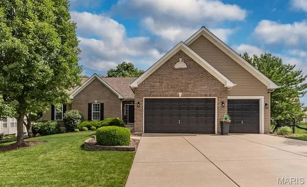 $725,000 | 4081 Stonecroft Drive, St. Charles, MO 63304