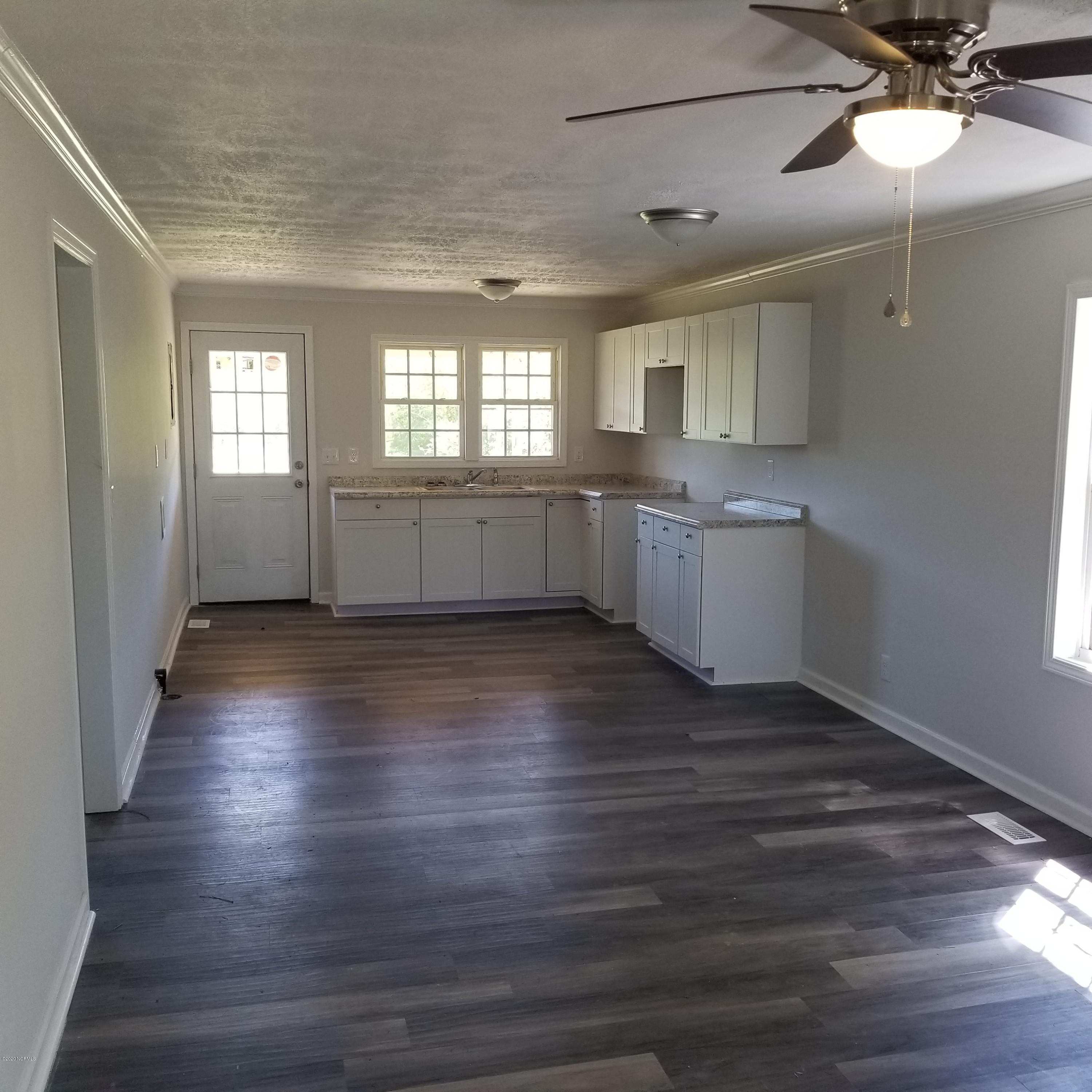 2403 Center Road Bladenboro, NC 28320 - Photo 5 of 16 combination kitchen and dining room