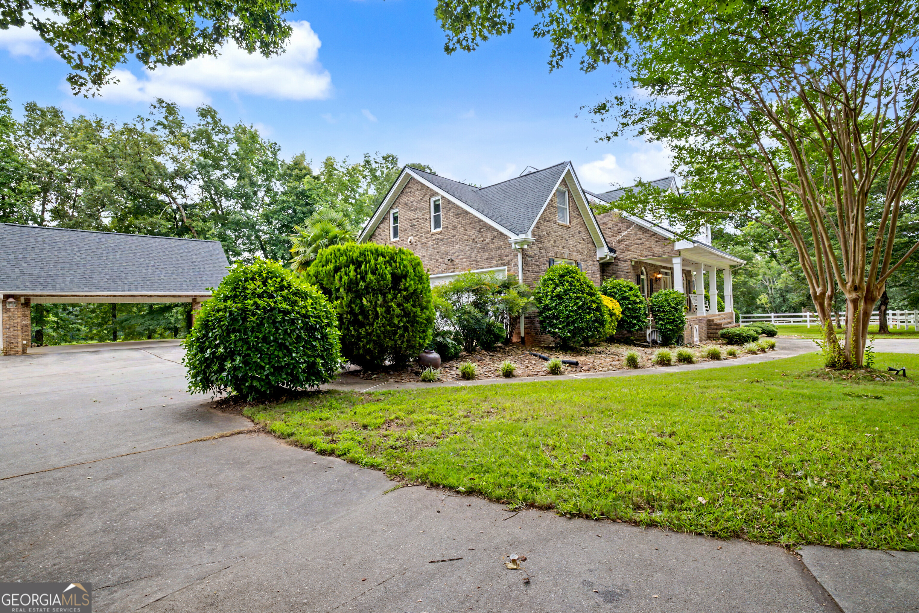 13700 Hughes Crossing Hampton, GA 30228 - Photo 4 of 63