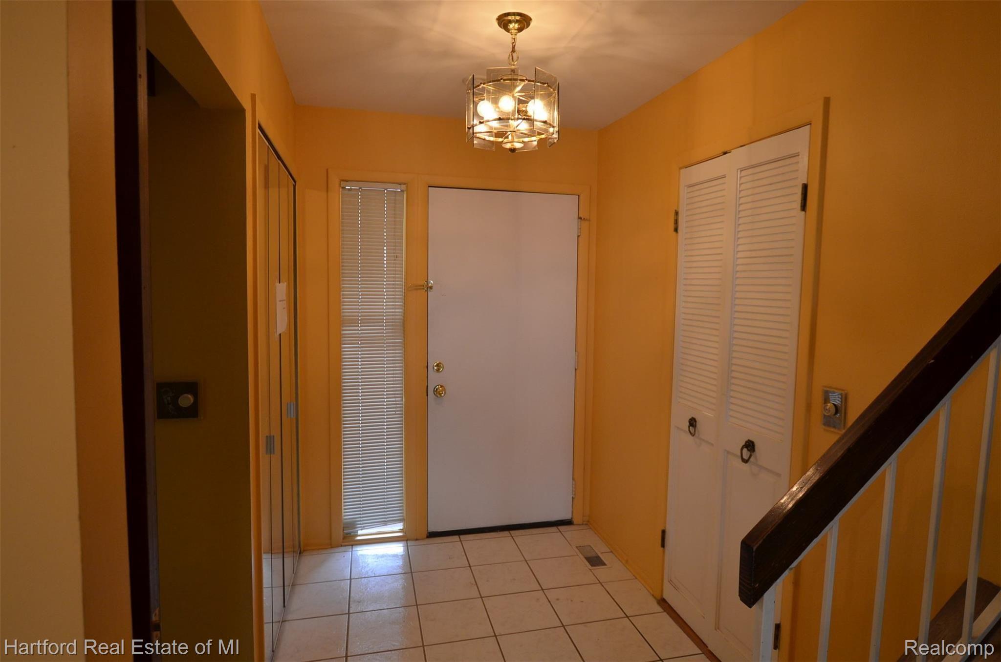 23201 Farmington Road, Unit 32 Farmington, MI 48336 - Photo 6 of 30 DSC_0616.JPG