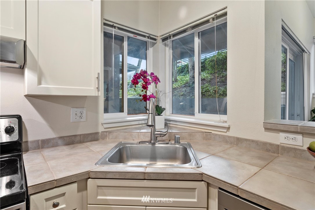 3914 243rd Place Southeast, Unit L204 Bothell, WA 98021 - Photo 11 of 27