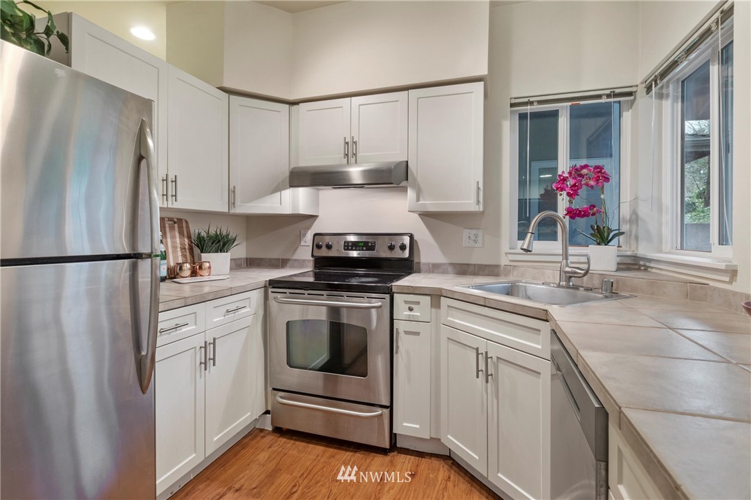 3914 243rd Place Southeast, Unit L204 Bothell, WA 98021 - Photo 10 of 27