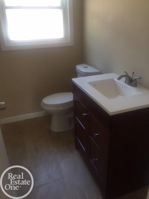 1830 Newcastle Road Grosse Pointe, MI 48236 - Photo 12 of 27 31300052-11.JPG