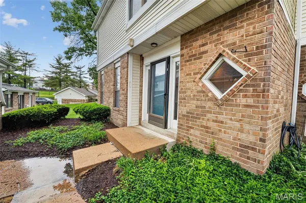 $279,900 | 2047 Kentmore Lane, Chesterfield, MO 63017