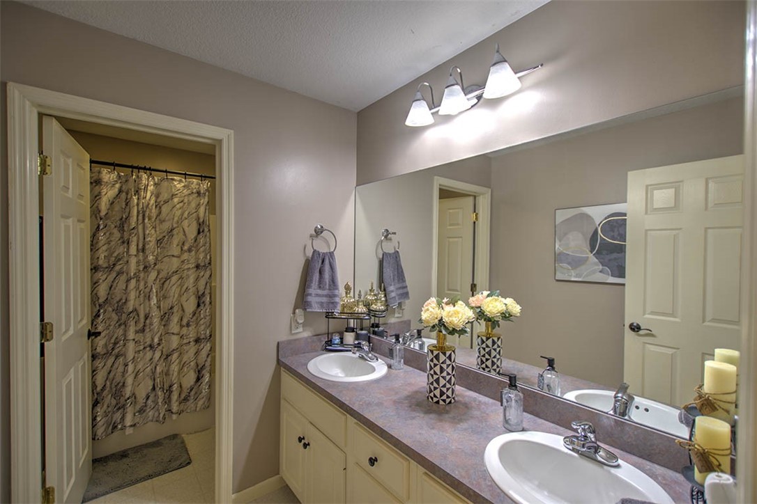 5265 Harbour Court Decatur, IL 62521 - Photo 29 of 43 Bathroom upstairs
