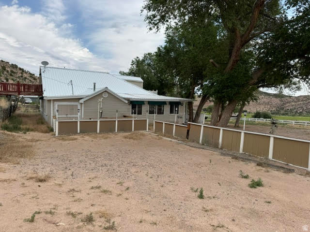 1124 Washam Road Green River, WY 82938 - Photo 6 of 35 Single-story residence featuring a metal roof and light-colored siding