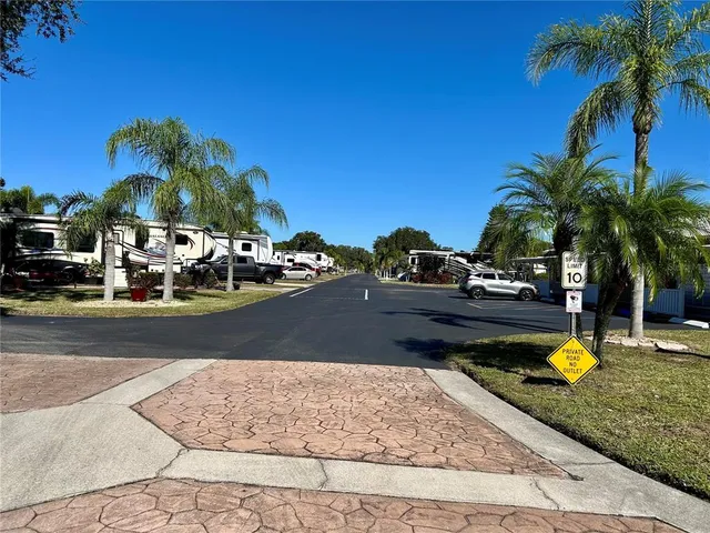 $83,000 | 2920 Fairway Drive, Bowling Green, FL 33834