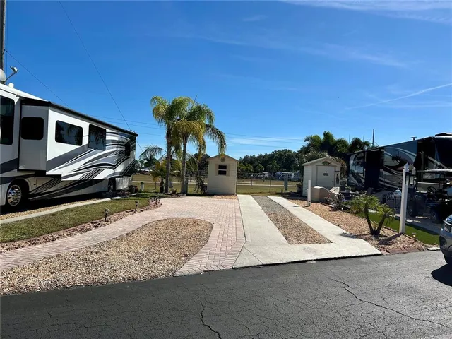 $83,000 | 2920 Fairway Drive, Bowling Green, FL 33834