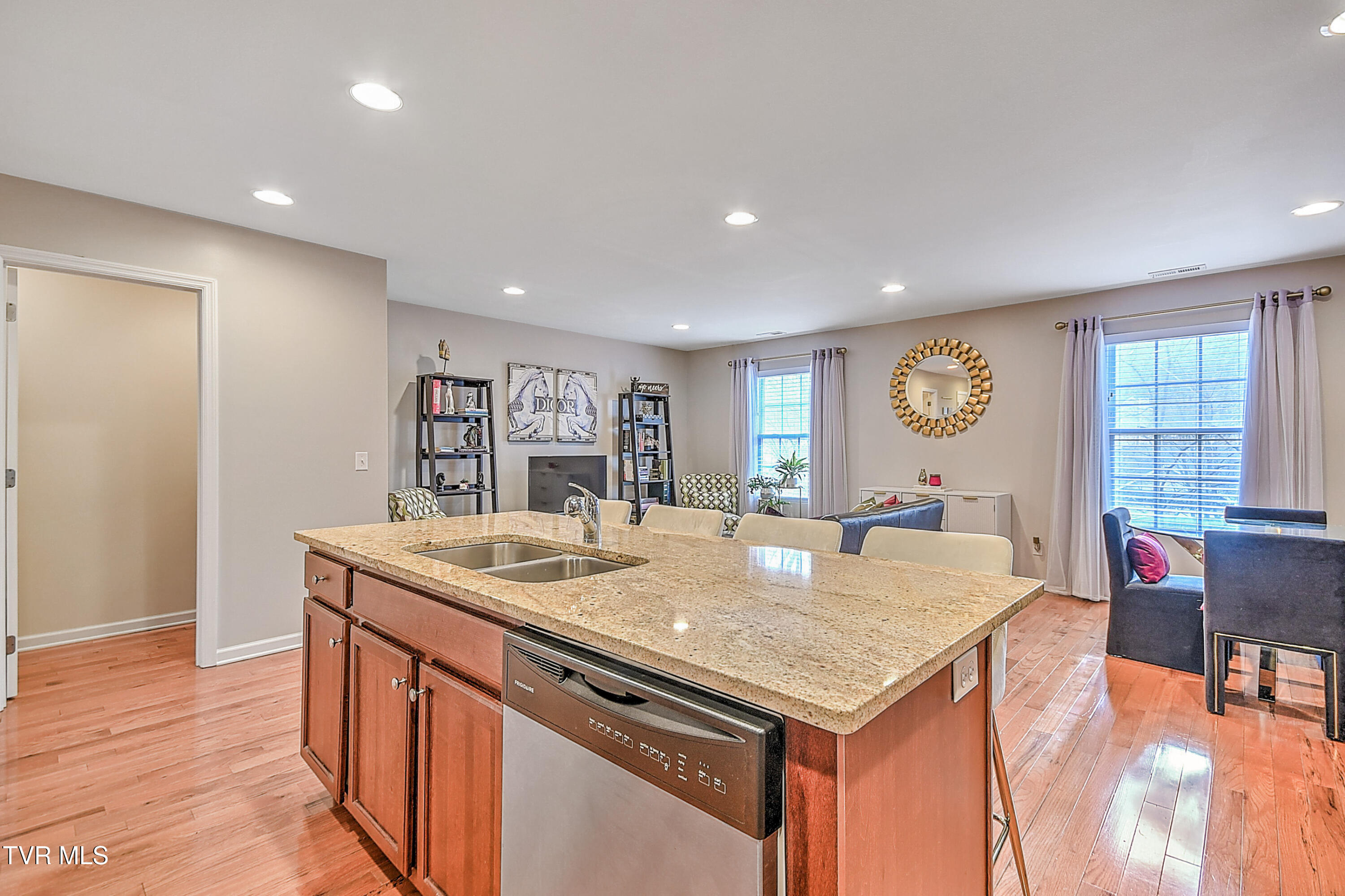 233 Lavinia Street Bristol, VA 24201 - Photo 7 of 35 233 Lavina New * MW-5