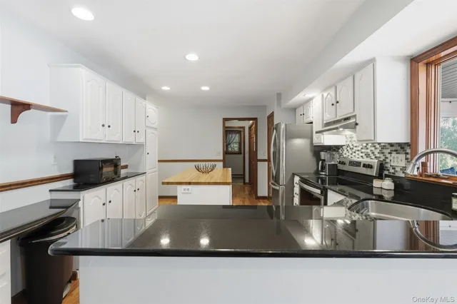 $635,000 | 9 Sachs Court, Hopewell Junction, NY 12533