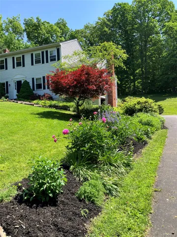 $635,000 | 9 Sachs Court, Hopewell Junction, NY 12533