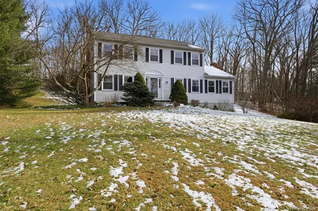 $635,000 | 9 Sachs Court, Hopewell Junction, NY 12533
