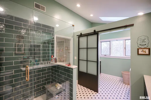 $385,000 | 6024 Knoxville Avenue, Peoria, IL 61614