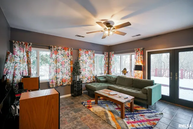 $385,000 | 6024 Knoxville Avenue, Peoria, IL 61614