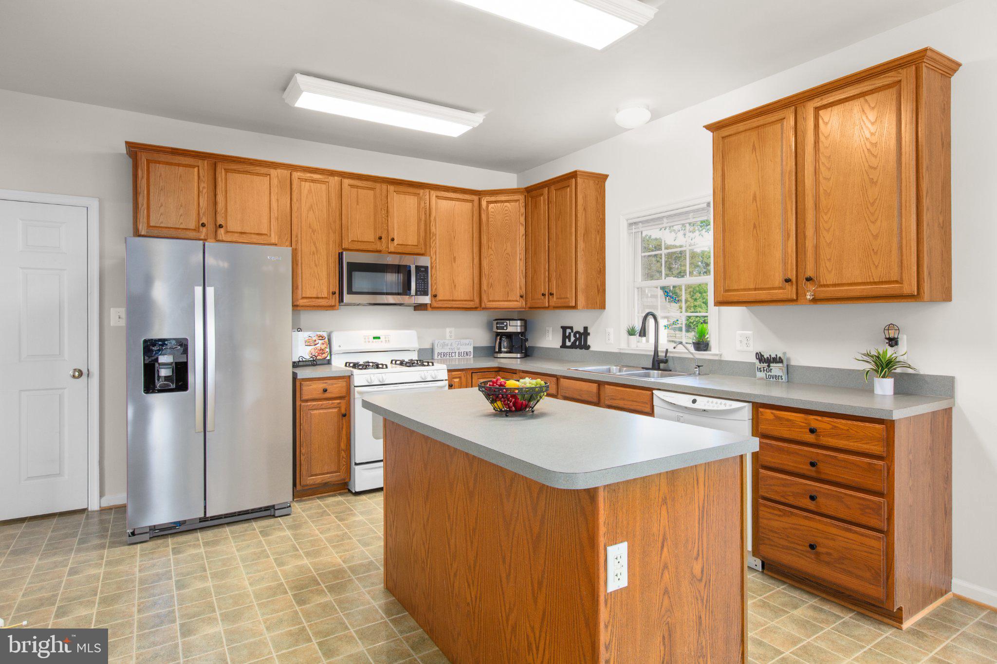 16390 Wayland Road Culpeper, VA 22701 - Photo 22 of 92 Warm wood tones in a bright kitchen.