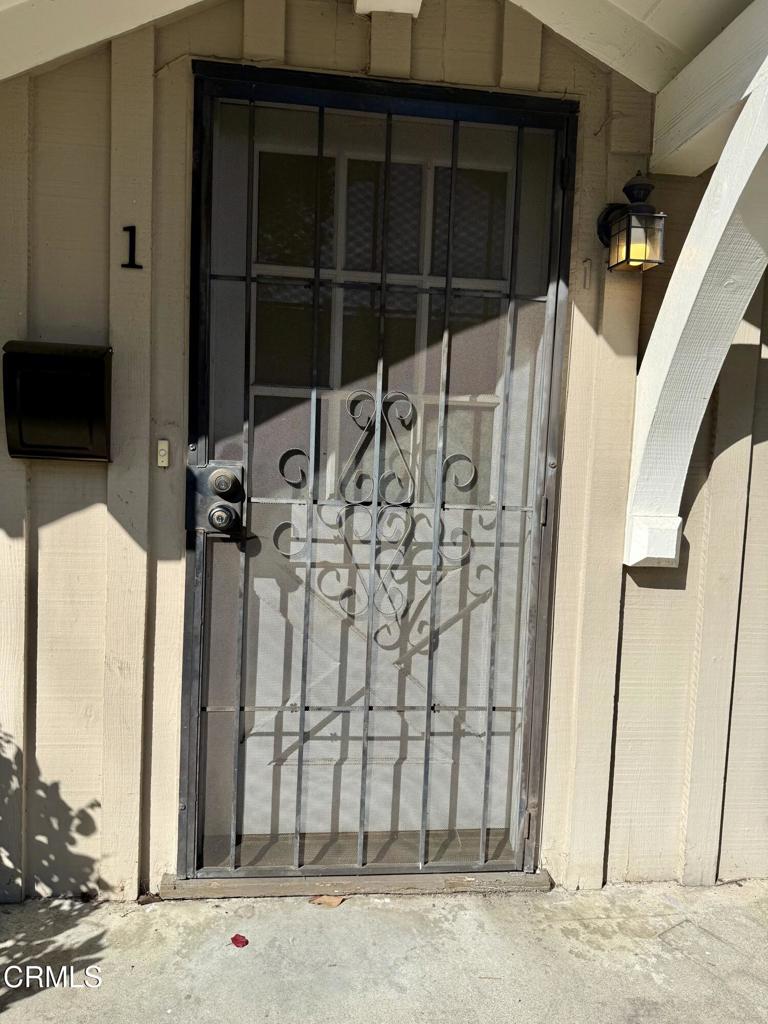 12811 Oxnard Street Los Angeles, CA 91606 - Photo 4 of 18 oxnard15