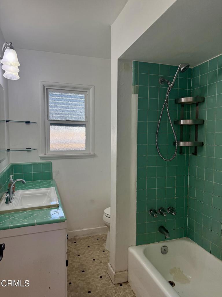 12811 Oxnard Street Los Angeles, CA 91606 - Photo 10 of 18 oxnard2