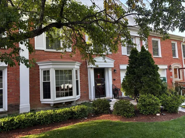$579,000 | 714 York Court, Northbrook, IL 60062