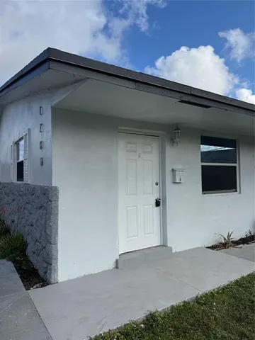 a view of livingroom with furniture