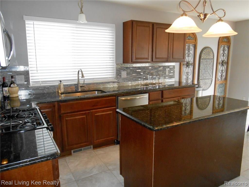 536 Curzon Road Rochester Hills, MI 48307 - Photo 9 of 17