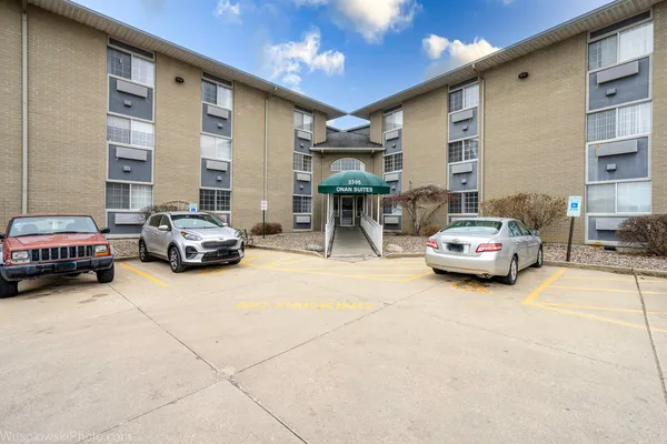 $1,190 | 3305 Sunset Avenue, Unit 106, Waukegan, IL 60087