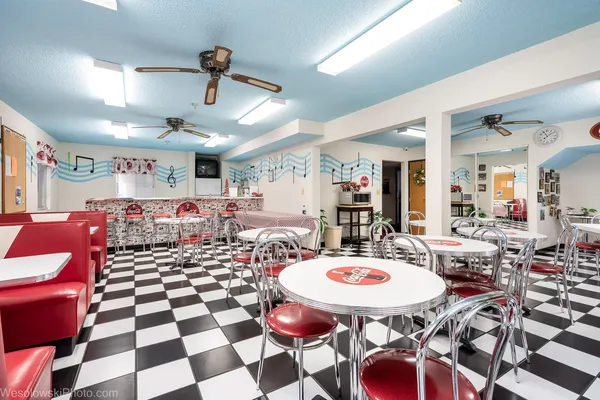 $1,190 | 3305 Sunset Avenue, Unit 106, Waukegan, IL 60087