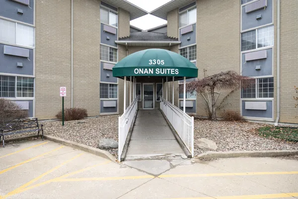 $1,190 | 3305 Sunset Avenue, Unit 106, Waukegan, IL 60087