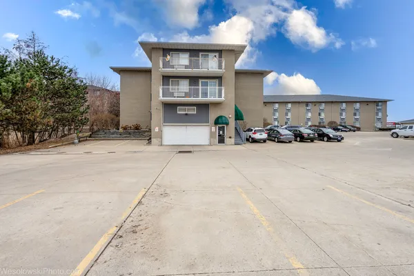 $1,190 | 3305 Sunset Avenue, Unit 106, Waukegan, IL 60087