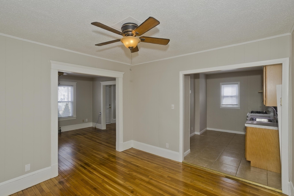 36 Daniel Street Springfield, MA 01151 - Photo 11 of 32