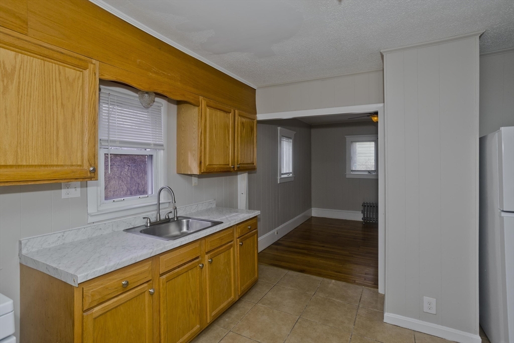 36 Daniel Street Springfield, MA 01151 - Photo 15 of 32