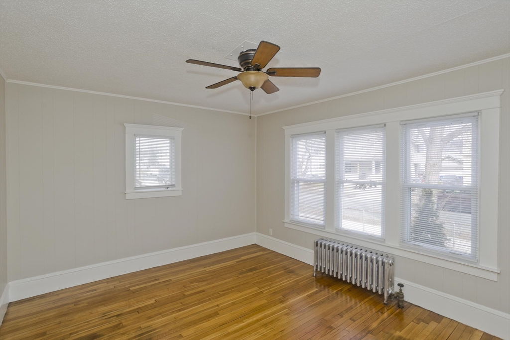 36 Daniel Street Springfield, MA 01151 - Photo 3 of 32