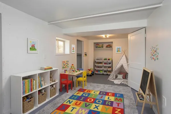 $279,900 | 36 Daniel Street, Springfield, MA 01151