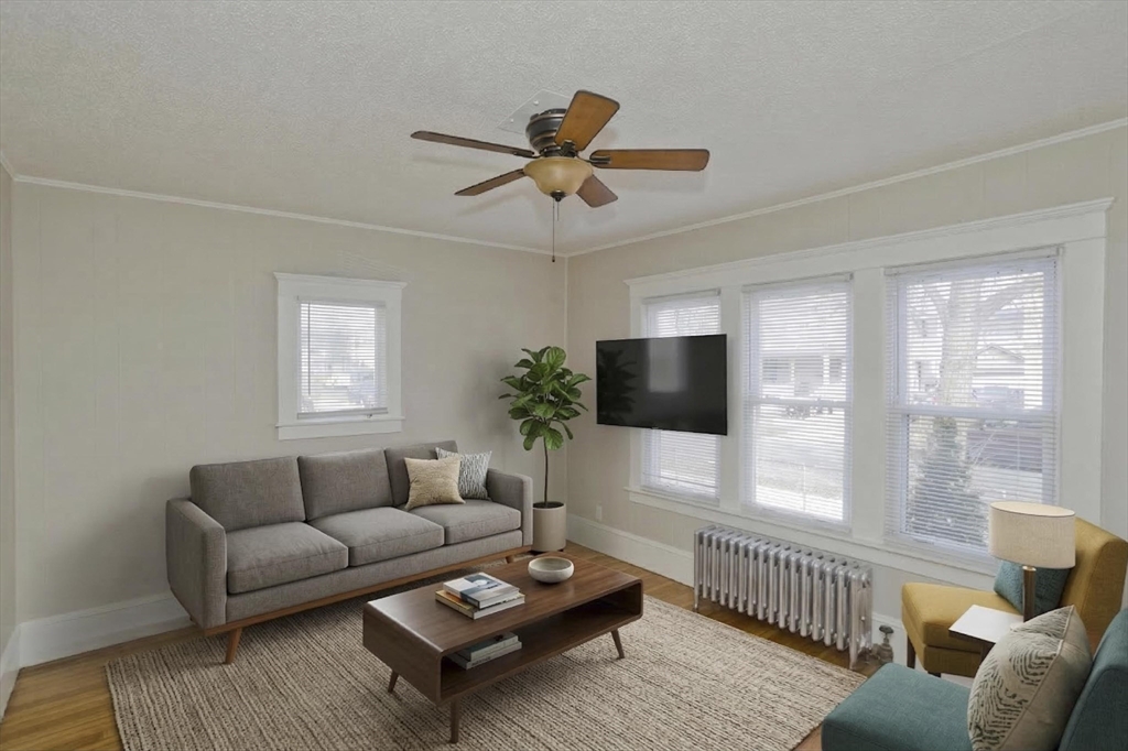 36 Daniel Street Springfield, MA 01151 - Photo 4 of 32