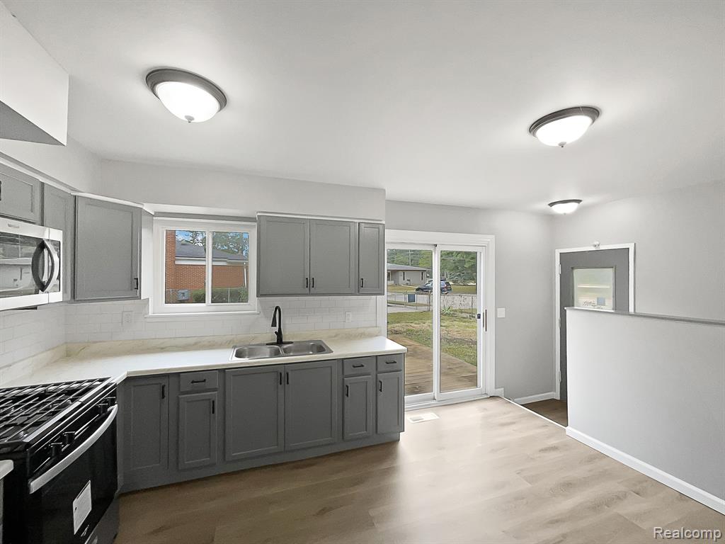 25835 Virginia Warren, MI 48091 - Photo 7 of 18 Gallery Image 7