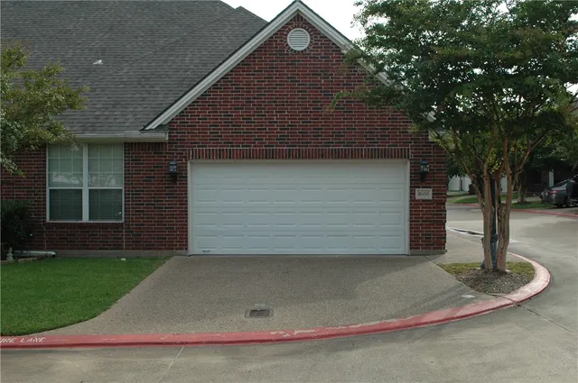 $1,350 | 1600 Fable Lane, College Station, TX 77845