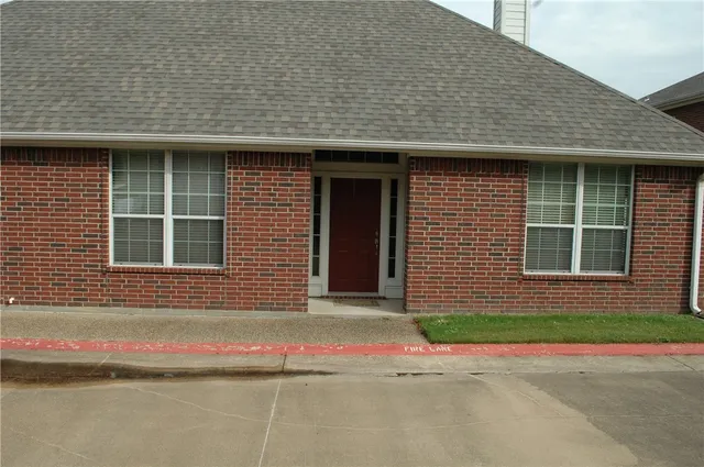 $1,350 | 1600 Fable Lane, College Station, TX 77845