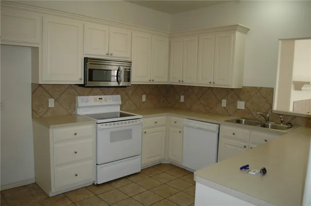 $1,350 | 1600 Fable Lane, College Station, TX 77845