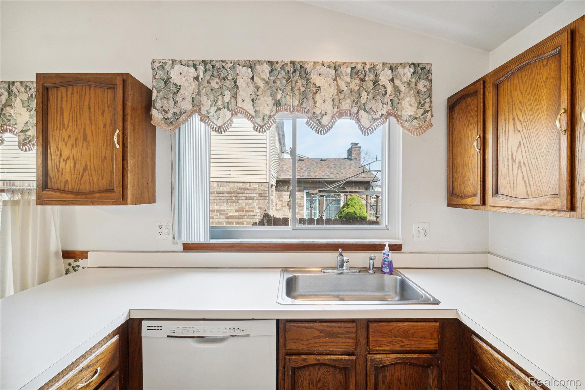42315 Hanford Road Canton, MI 48187 - Photo 19 of 45 Gallery Image 19