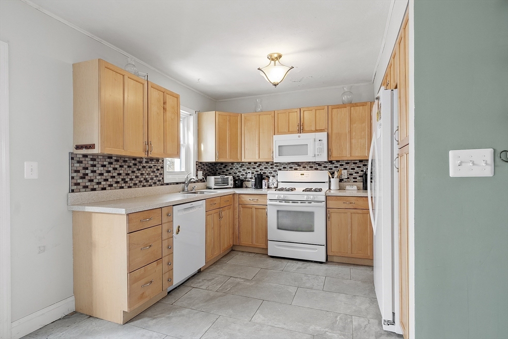 26 Farmland Road, Unit C Lowell, MA 01850 - Photo 6 of 31