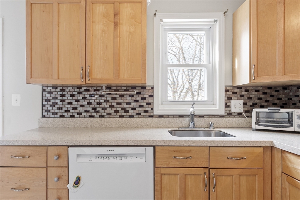 26 Farmland Road, Unit C Lowell, MA 01850 - Photo 7 of 31