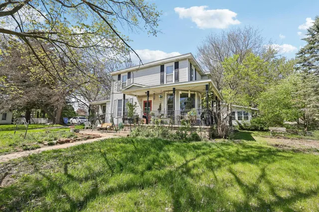 $240,000 | 604 9th, Baraboo, WI 53913