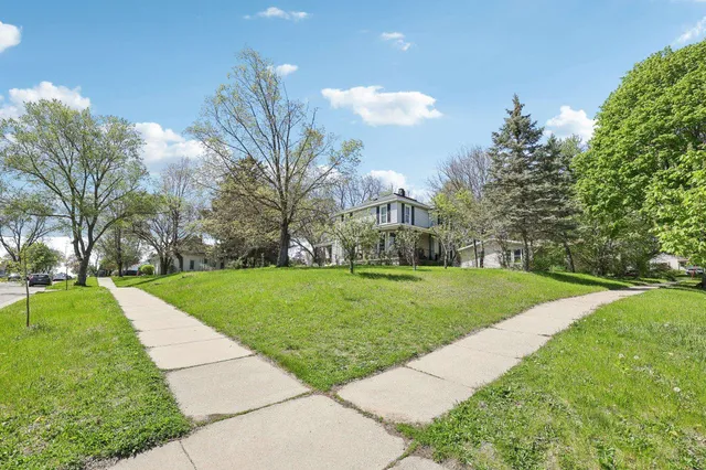 $240,000 | 604 9th, Baraboo, WI 53913