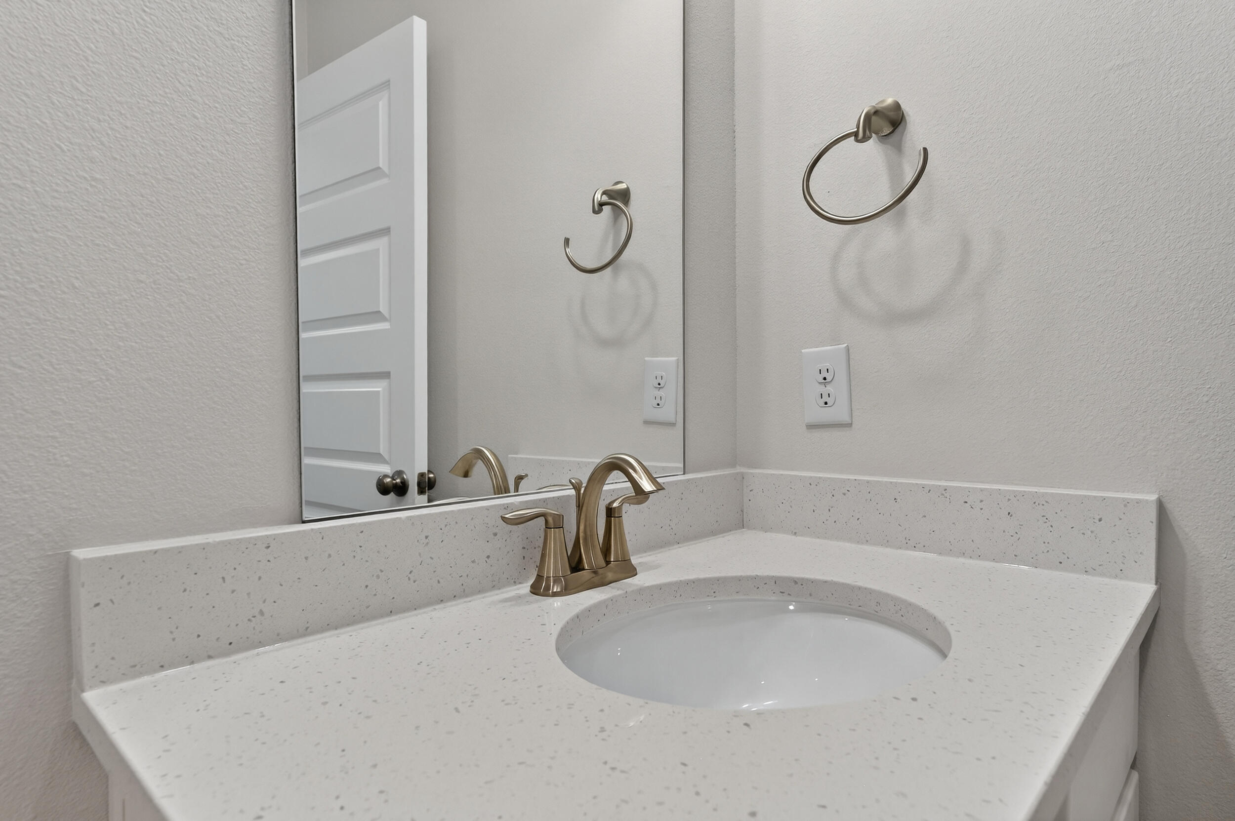 15 Redbird Loop Destin, FL 32541 - Photo 36 of 42 a bathroom with a tub sink and mirror