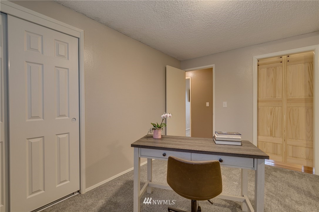 519 213th Place Southwest Bothell, WA 98021 - Photo 17 of 34 a view of a livingroom with furniture