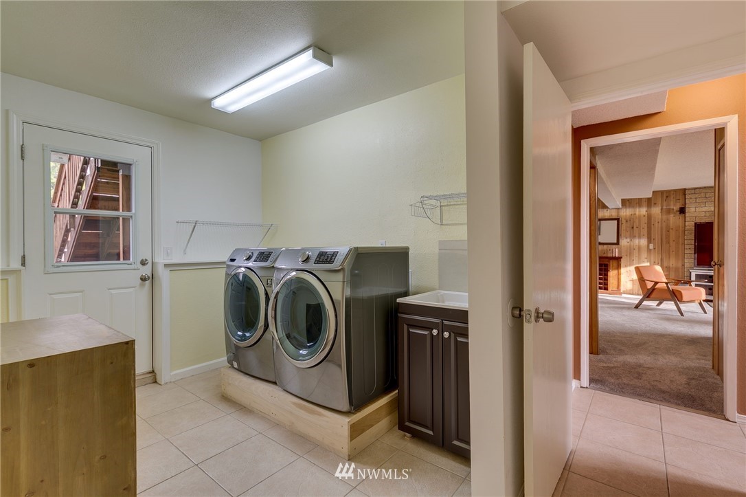 519 213th Place Southwest Bothell, WA 98021 - Photo 26 of 34 a utility room with dryer and washer