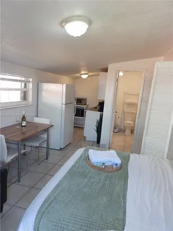 $1,300 | 7121 Taft Street, Unit A, Hollywood, FL 33024