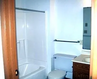 $1,000 | 910 Hengen Street, Unit 402, Fairmont, MN 56031