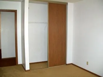 $1,000 | 910 Hengen Street, Unit 402, Fairmont, MN 56031