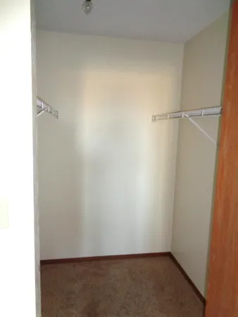 $1,000 | 910 Hengen Street, Unit 402, Fairmont, MN 56031